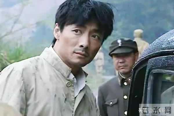 好家伙！《潜伏》余则成身上的五个桥段，就来自《隐锋》李亨原型