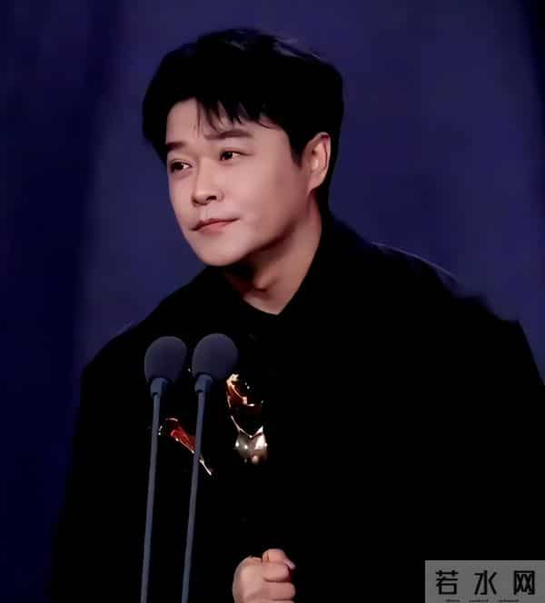 36亿票房加持！陈思诚金鸡拿奖引群嘲，“水鸡奖”争议背后藏玄机