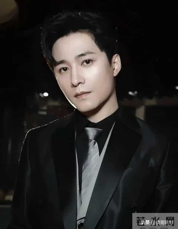 短剧人气男神大换血，何健麒逆袭第九，柯淳垫底，榜首竟是他