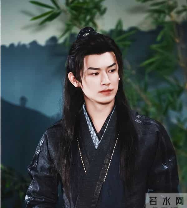 男演员身材很重要，看《唐诡3》48岁杨志刚和31岁杨旭文就懂了