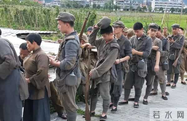 横店13万群演现状:美女泛滥,懒汉遍地,降薪后他们该何去何从?