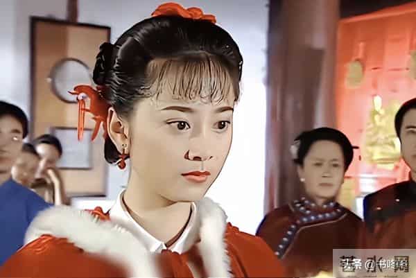 导演只是让她客串一下，不料成全剧第一美女，难怪陆振华一见倾心