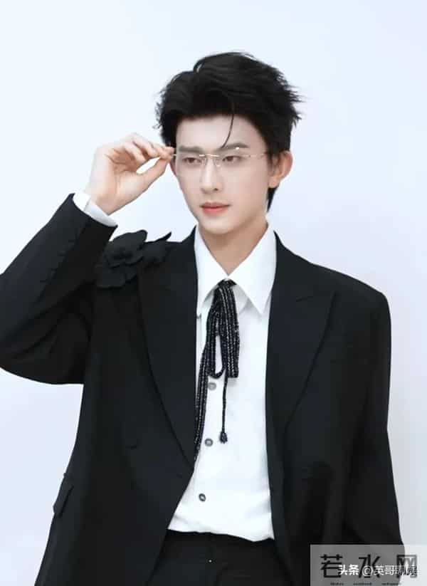 短剧人气男神大换血，何健麒逆袭第九，柯淳垫底，榜首竟是他