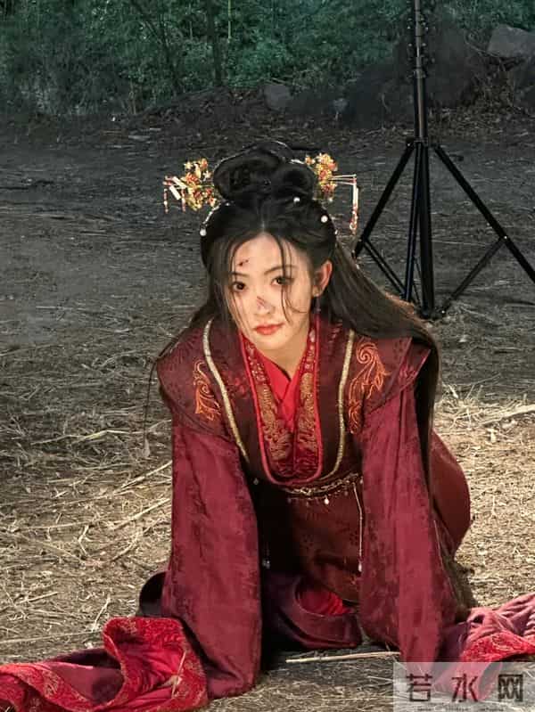 一个女演员，被困“虐女”流水线的两年