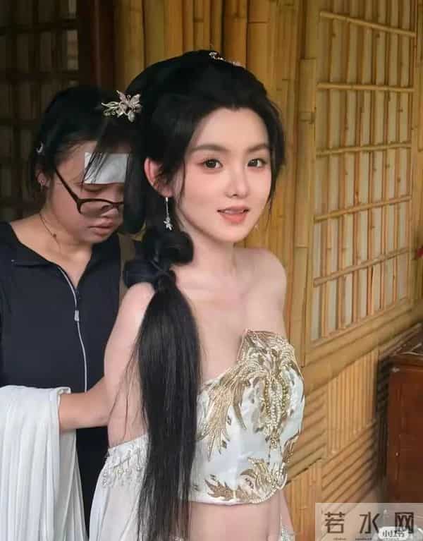 何健麒终于支棱起来了！新剧首播破百万，原来亮点全在女主身上