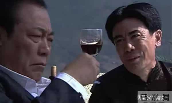 好家伙！《潜伏》余则成身上的五个桥段，就来自《隐锋》李亨原型