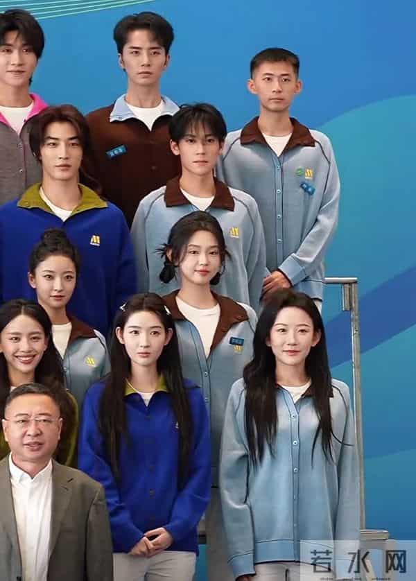 央视镜头下，37岁曹骏太抢镜：体面的中年人，都养成了反油腻体质