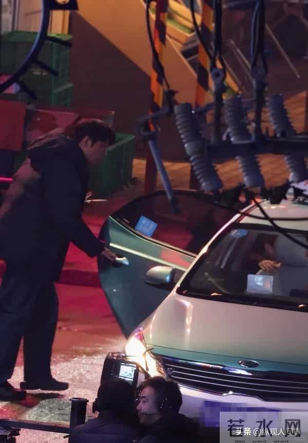 《小城良方》路透生图:肖战肤白个高笑容暖心,和姜妍互动好自然