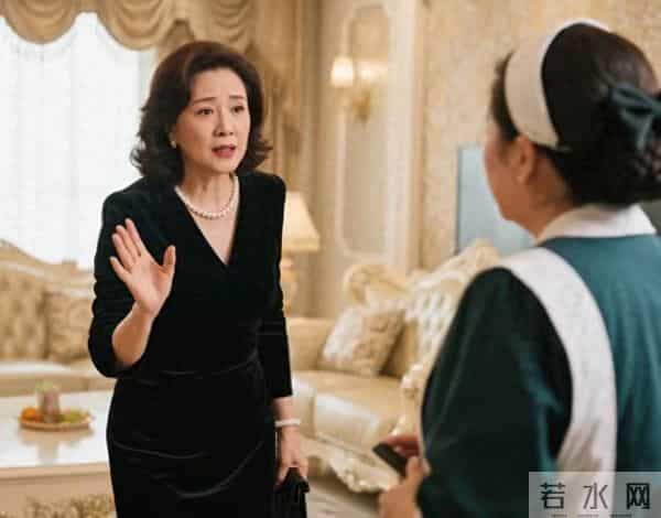 49岁女人当了33年保姆，离开时雇主跟她说：到家后再打开密码箱