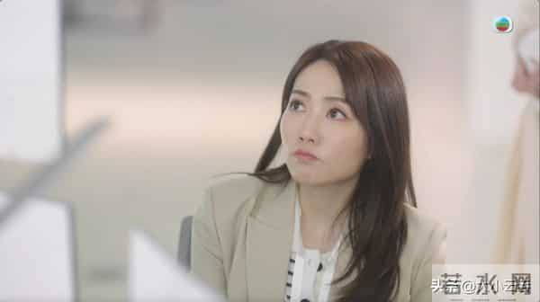 新闻女王2｜记者小花被指撞脸颜仟汶？一样有仙气！网民：像母女