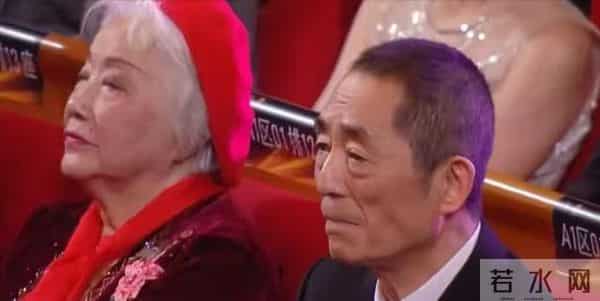 75岁的张艺谋也没想到，一场金鸡颁奖典礼，险些让他晚节不保！
