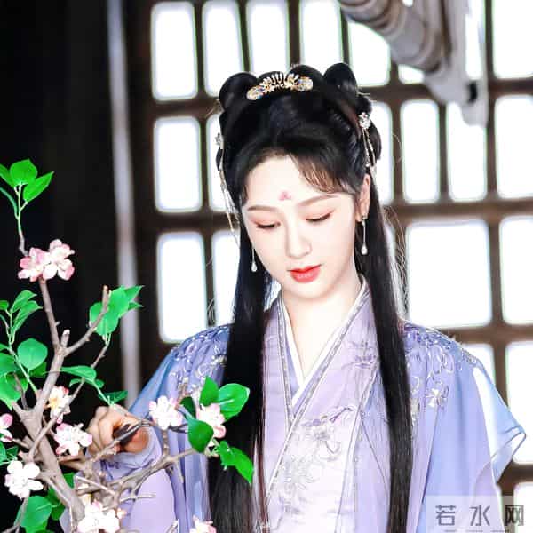 杨紫官宣新身份，网友：从“小雪”到“杨制片”这才是真·王炸