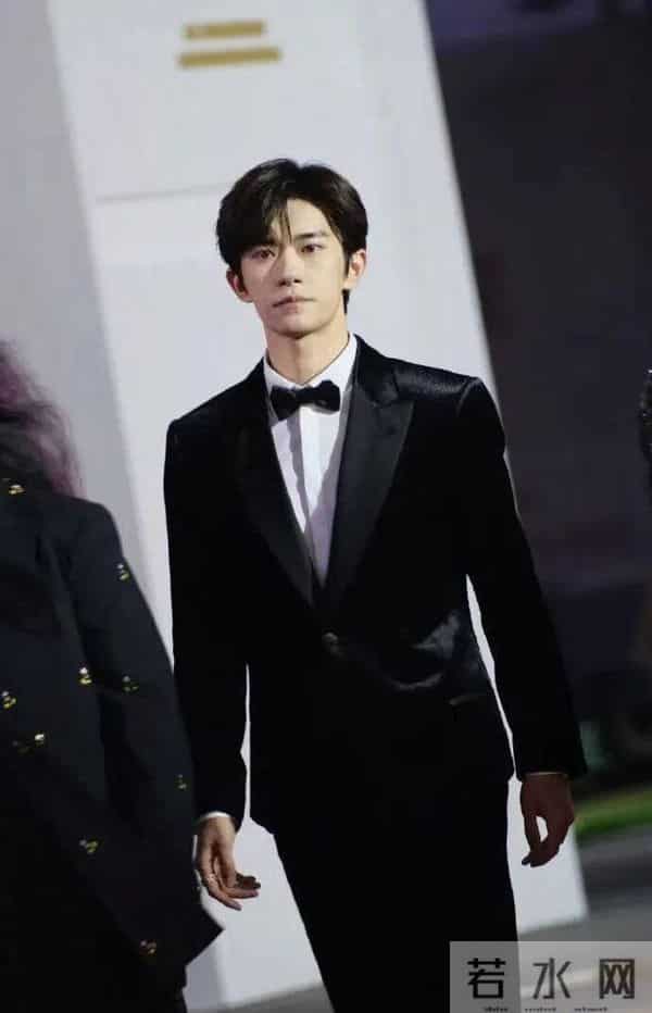 易烊千玺荣获金鸡奖影帝，凭什么是他？他只是运气好罢了！