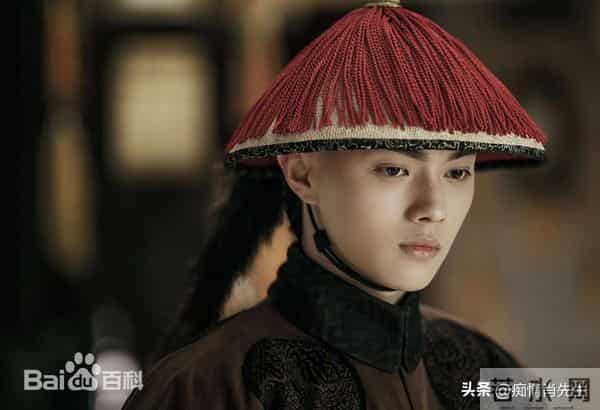 许凯目前3部待播剧，1部在拍摄，虽受负面新闻影响，但有他们力保