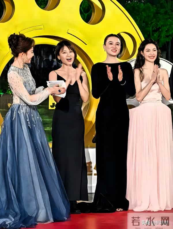 张艺谋也没想到，金鸡奖结束的第二天，他就被扒了一个底朝天