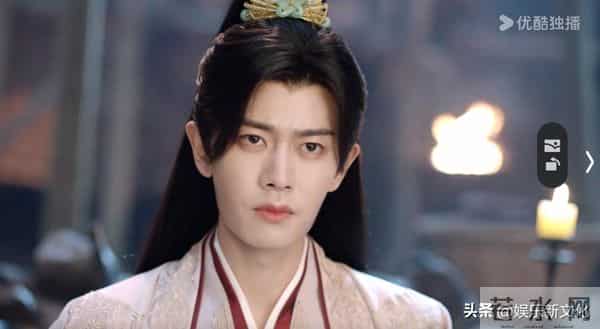 一个撅嘴瞪眼，一个眉毛飞出脸，《凤凰台上》俩主演看得真难受！