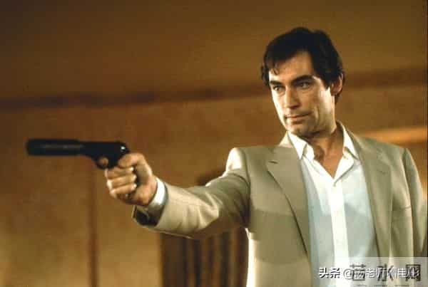 《007黄金眼》上映三十周年:从低谷到重塑,史上最帅007横空出世