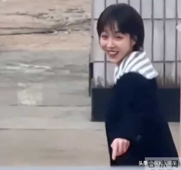 《小城良方》路透生图:肖战肤白个高笑容暖心,和姜妍互动好自然