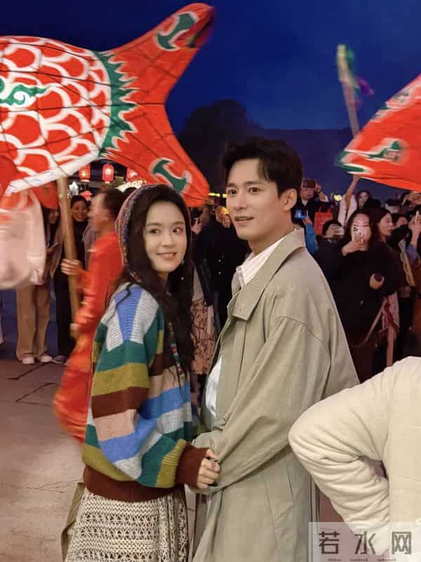 王皓祯又一爆款杀疯 首搭小10岁甜妹堪比真CP 分饰两角比郭宇欣灵动