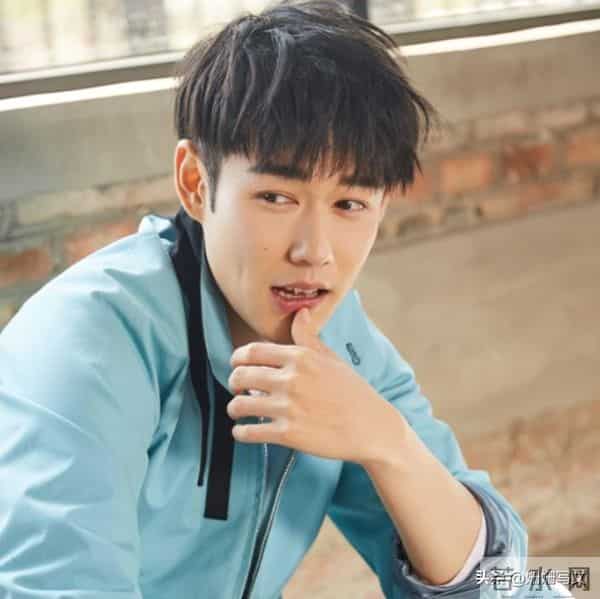 国家一级演员老爸，15 年查无此人，36 岁凭《四喜》一夜封神