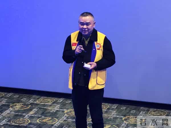 “关爱马路天使 感恩最美的你”“百年润阳服务队”和环卫工共观影