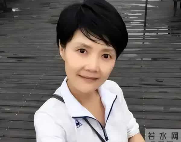 她11岁被导演看中，与知名导演同居多年被抛弃，如今复出无人问津