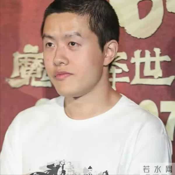 张艺谋没说错, “不合群”的导演饺子,才是娱乐圈真正的“聪明人”