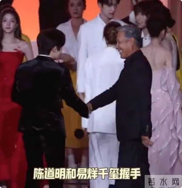 金鸡奖谜团：张艺谋遭质疑，《哪吒2》被冷落，陈道明举动成焦点