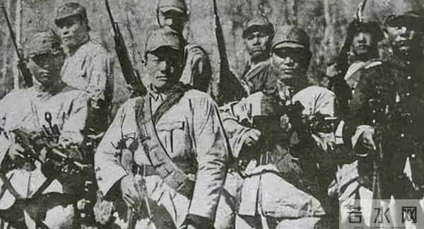 她是个女土匪，让日本人闻风丧胆，可惜没人给拍成电影