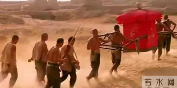 75岁的张艺谋也没想到，一场金鸡颁奖典礼，险些让他晚节不保！