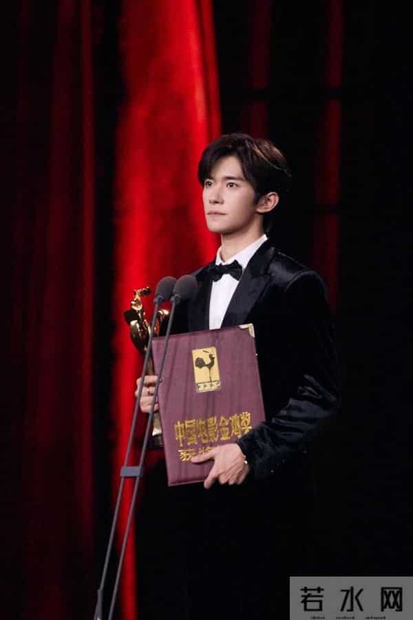 易烊千玺被大导演看好：有可能是下一个周润发 新戏预售破4千万！