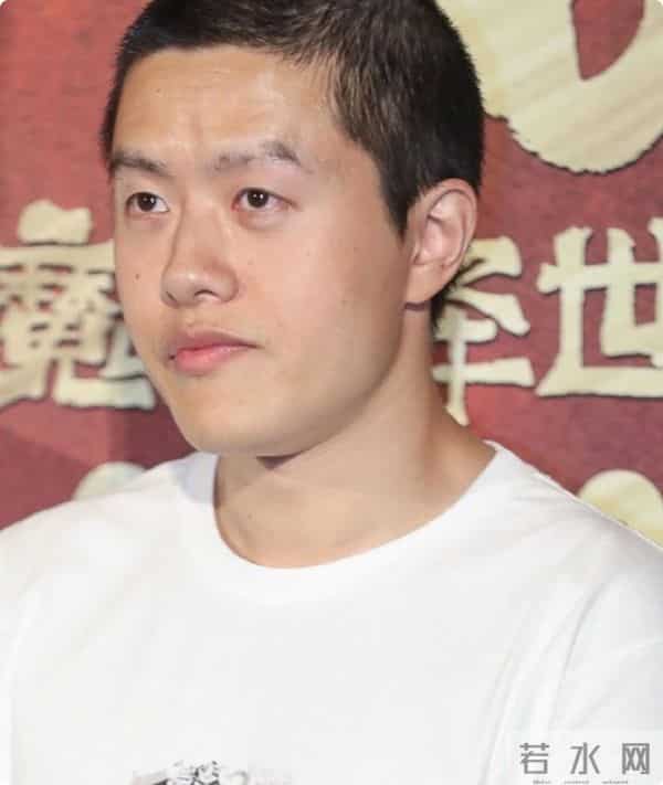 金鸡奖谜团：张艺谋遭质疑，《哪吒2》被冷落，陈道明举动成焦点