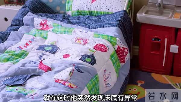 两个小孩躲进车里，被一个疯女人追杀， 影视解说