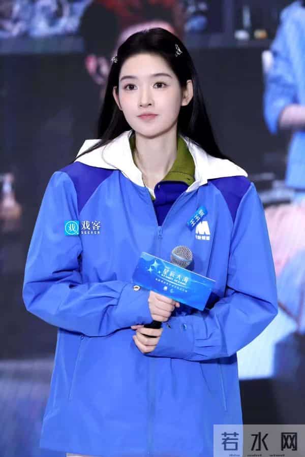 央视镜头下，37岁曹骏太抢镜：体面的中年人，都养成了反油腻体质