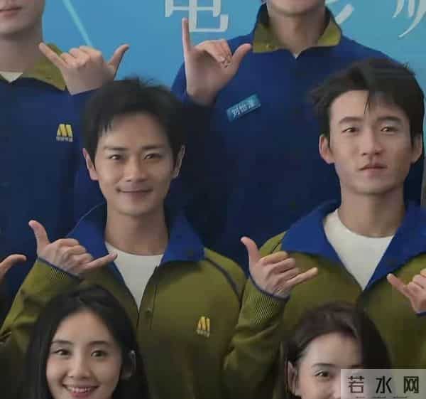 央视镜头下，37岁曹骏太抢镜：体面的中年人，都养成了反油腻体质