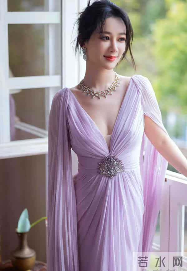 杨紫官宣新身份，网友：从“小雪”到“杨制片”这才是真·王炸