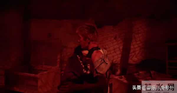 易烊千玺和李庚希上演了一场“咬脖”戏,末日禁忌恋磕疯了