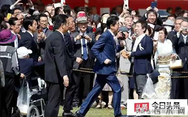 东瀛特使鞠躬+面色铁青=臣服？一部电影、一段历史难掩其狡猾残暴