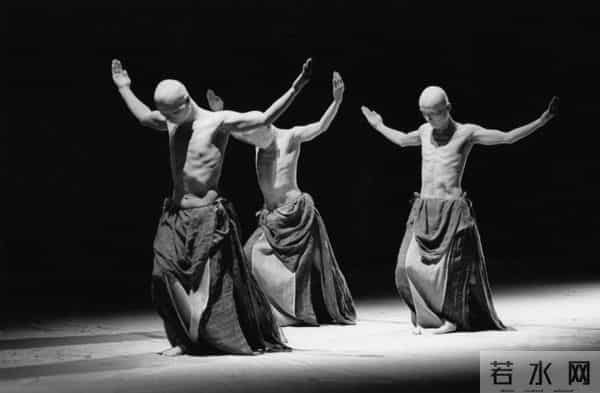 “打死不用AI”的陀螺，拍了一部“人造人”电影，让人忍不住落泪