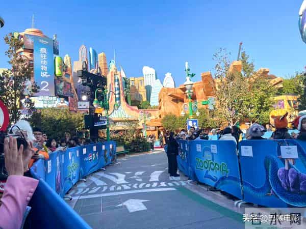 《疯狂动物城2》上海首映：金晨绝美，费翔威猛，首波口碑出炉