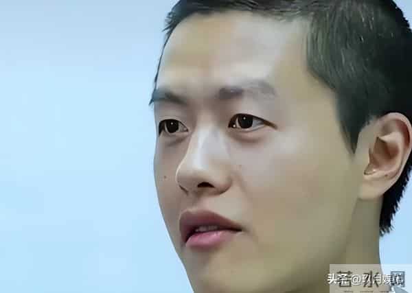 张艺谋没说谎，被说“不合群”的导演饺子，才是真正的“聪明人”