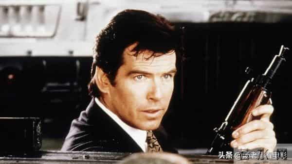 《007黄金眼》上映三十周年:从低谷到重塑,史上最帅007横空出世