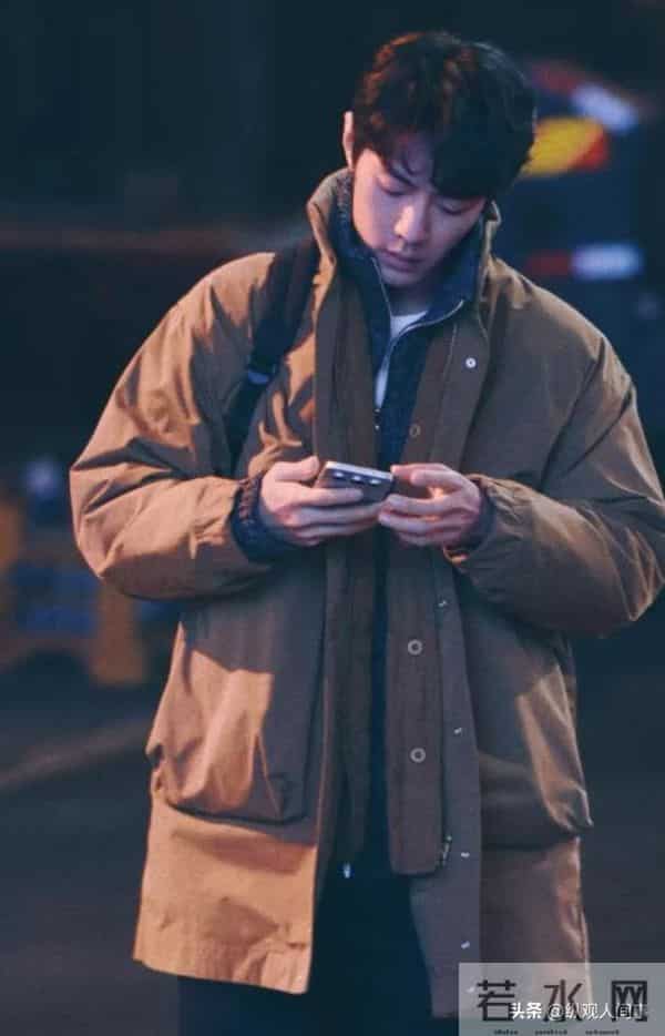 《小城良方》路透生图:肖战肤白个高笑容暖心,和姜妍互动好自然