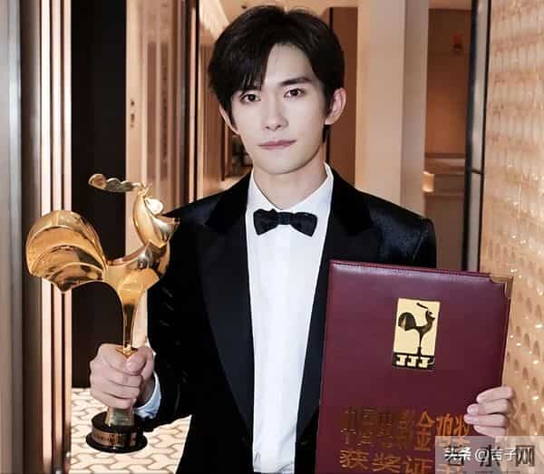 《哪吒2》获金鸡奖最佳美术片, 台上却无一人领奖, 饺子导演飘了？