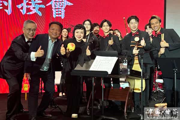 甘谷苹果惊艳亮相金鸡百花电影节 “多彩中华”民族电影展飘香陇原风味