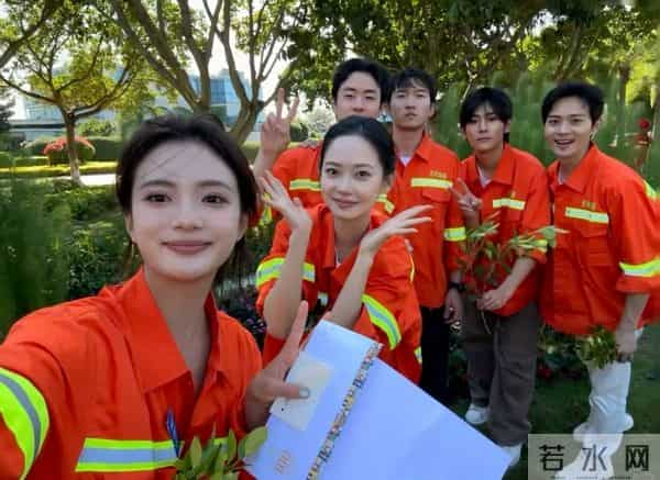 央视镜头下，37岁曹骏太抢镜：体面的中年人，都养成了反油腻体质