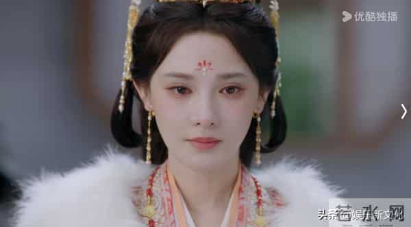 一个撅嘴瞪眼，一个眉毛飞出脸，《凤凰台上》俩主演看得真难受！