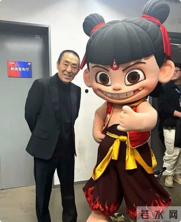 金鸡奖谜团：张艺谋遭质疑，《哪吒2》被冷落，陈道明举动成焦点