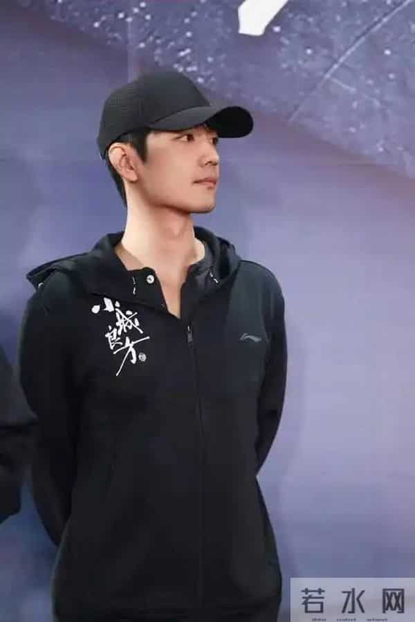 肖战新剧路透炸了！《小城良方》曝光过多是好是坏？肖战未来可期