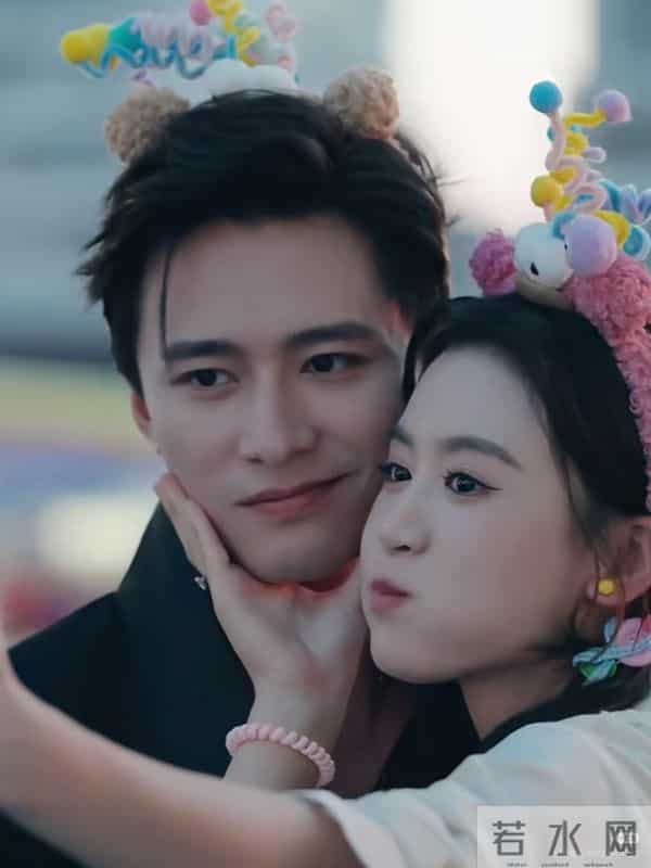 王皓祯又一爆款杀疯 首搭小10岁甜妹堪比真CP 分饰两角比郭宇欣灵动